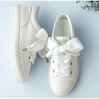 トッカ(TOCCA)のTOCCA BIG RIBBON CANVAS SNEAKERS スニーカー 白(スニーカー)