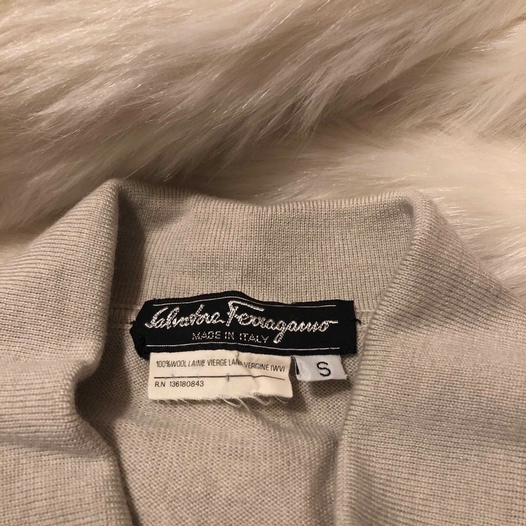 Salvatore Ferragamo(サルヴァトーレフェラガモ)のvintage salvatore ferragamo gray tops レディースのトップス(ニット/セーター)の商品写真