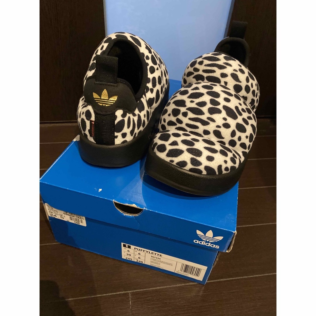 adidas(アディダス)の新品　adidas スリッポン　adidas PUFFYLETTE 24.5  レディースの靴/シューズ(スリッポン/モカシン)の商品写真