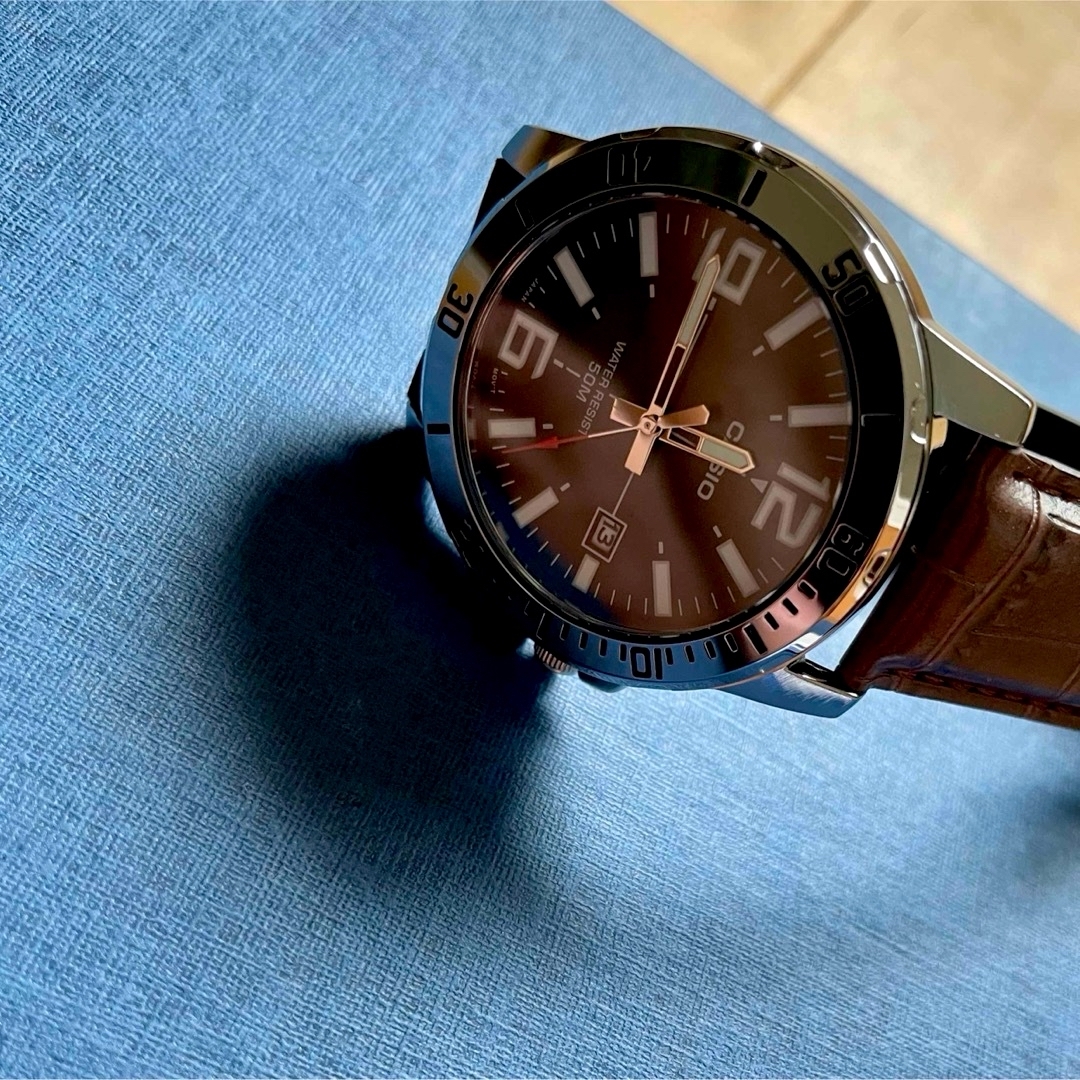 CASIO(カシオ)のカシオ アナログ腕時計 海外モデル　ビッグフェイスタグ幅22mm  レザーベルト メンズの時計(腕時計(アナログ))の商品写真