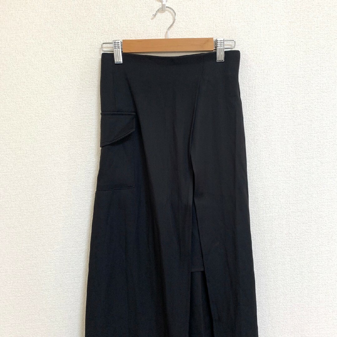 GRL(グレイル)のグレイル　フレアスカート　M　ブラック　スリット　ポケット　ポリ　ロング丈 レディースのスカート(ロングスカート)の商品写真