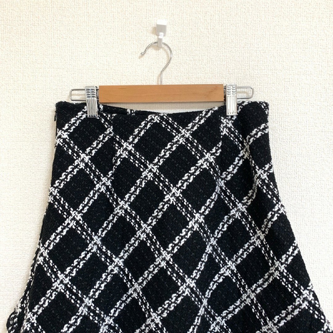 GRL(グレイル)のグレイル　フレアスカート　M　ブラック　ホワイト　厚手　チェック　ミニ丈　ポリ レディースのスカート(ミニスカート)の商品写真