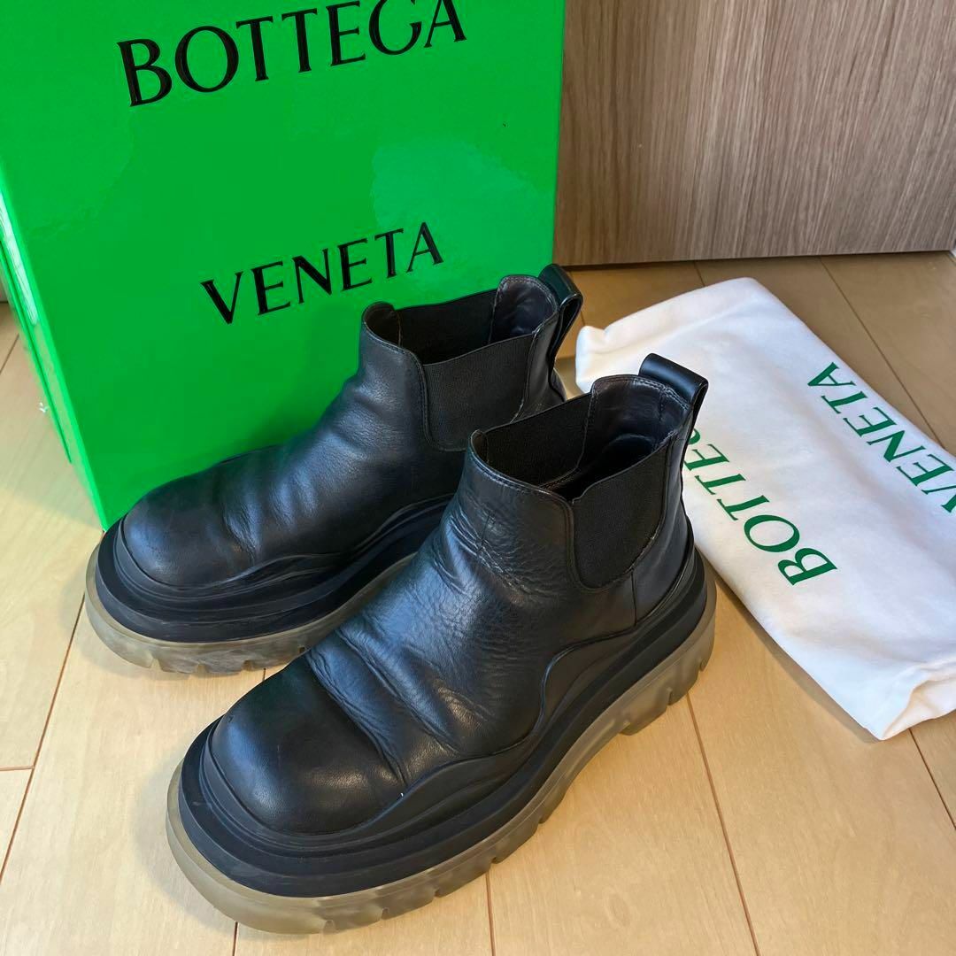 Bottega Veneta(ボッテガヴェネタ)のボッテガヴェネタ　タイヤ　アンクル　チェルシーブーツ　黒　クリアソール　22㎝ レディースの靴/シューズ(ブーツ)の商品写真