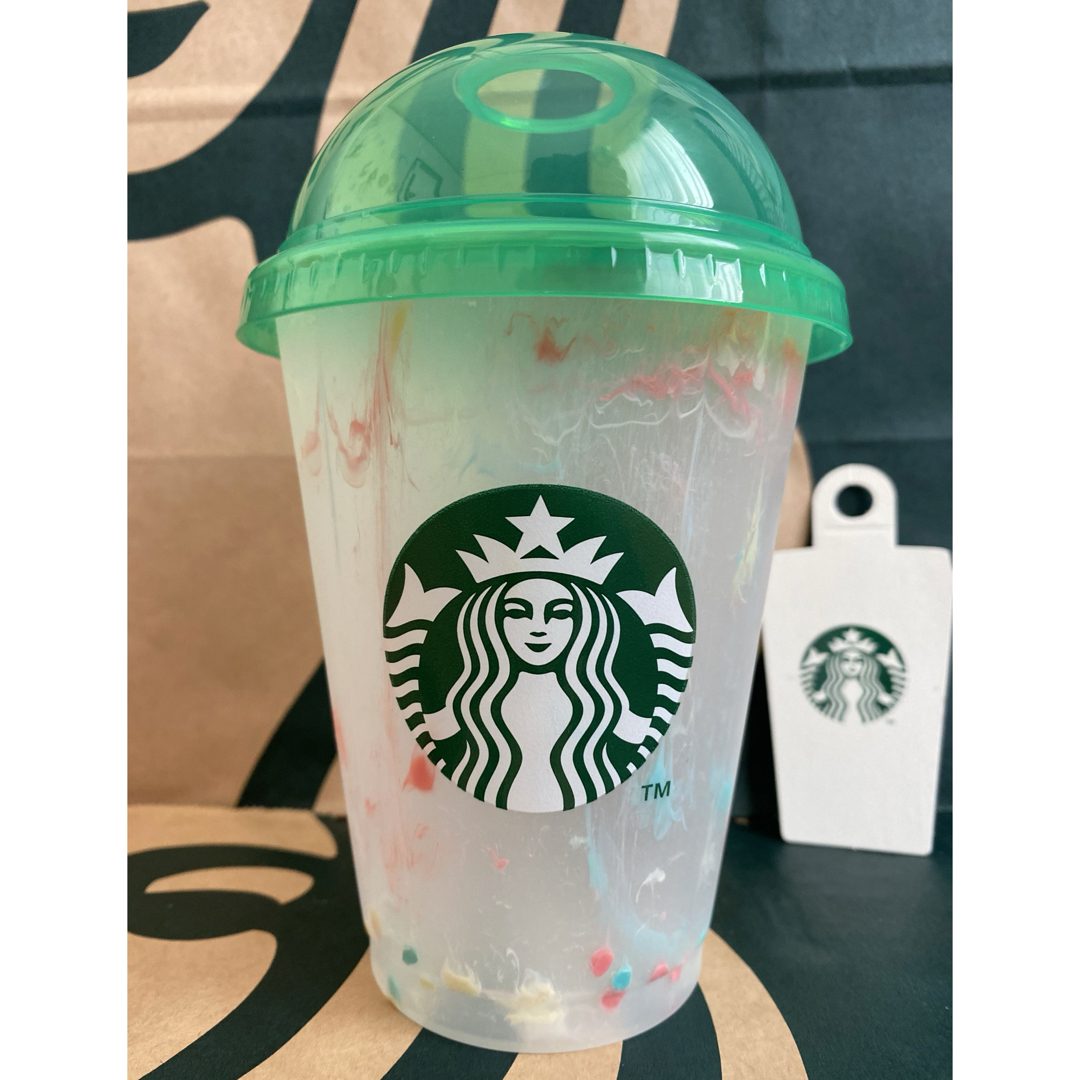 Starbucks Coffee(スターバックスコーヒー)のスターバックス　カラーチェンジングリユーザブルコールドカップグリーン473ml インテリア/住まい/日用品のキッチン/食器(タンブラー)の商品写真