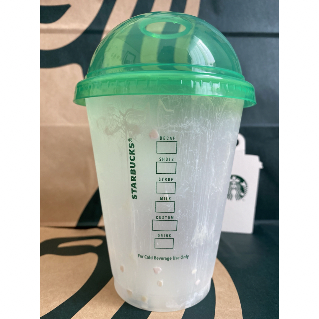 Starbucks Coffee(スターバックスコーヒー)のスターバックス　カラーチェンジングリユーザブルコールドカップグリーン473ml インテリア/住まい/日用品のキッチン/食器(タンブラー)の商品写真