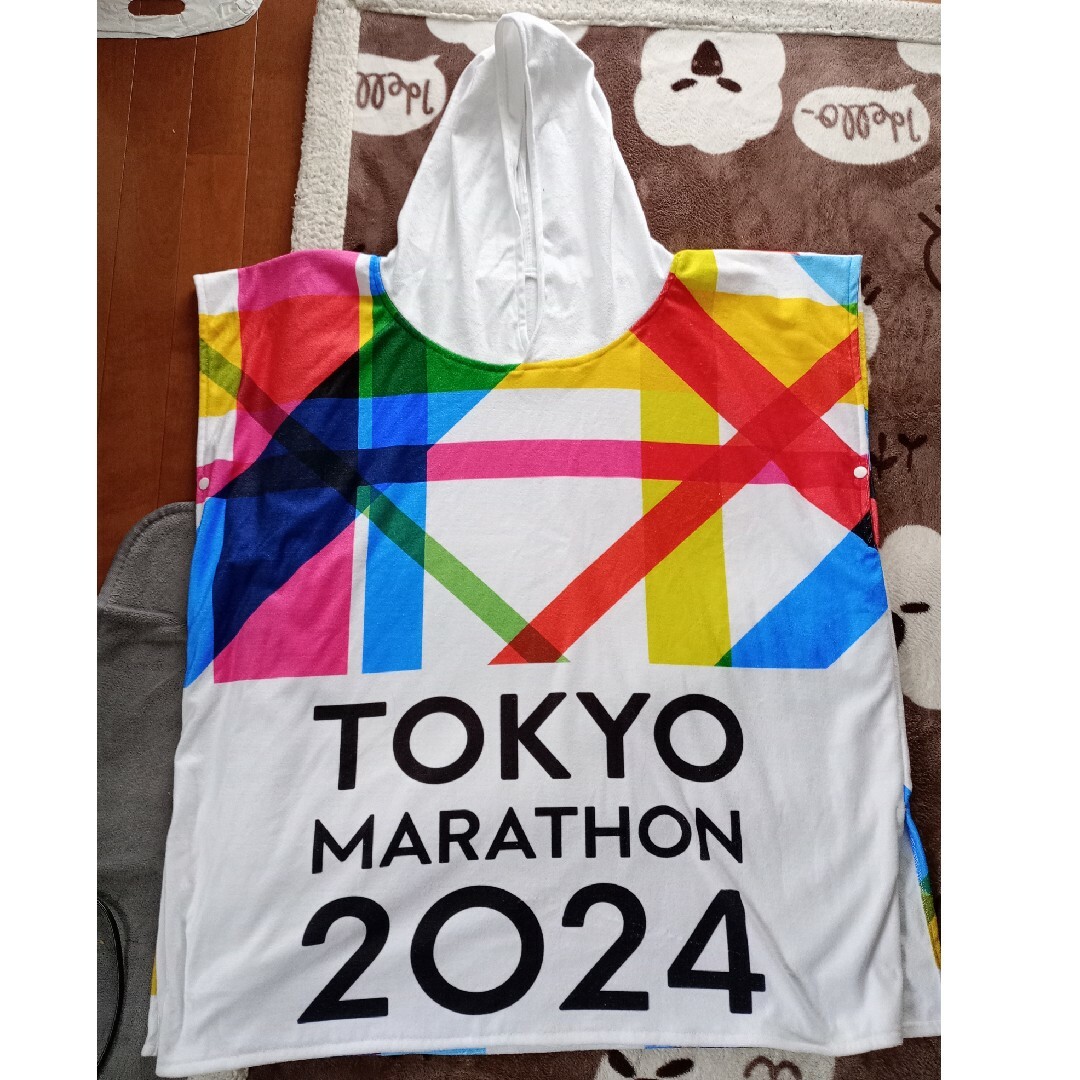 東京マラソン2024 ランニングポンチョ スポーツ/アウトドアのランニング(その他)の商品写真