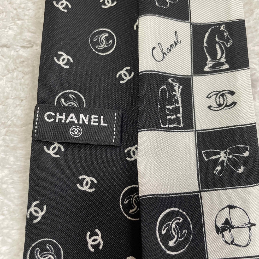 CHANEL(シャネル)の未使用品 シャネル CHANEL カメリア モチーフ 細スカーフ バンダナ レディースのファッション小物(バンダナ/スカーフ)の商品写真