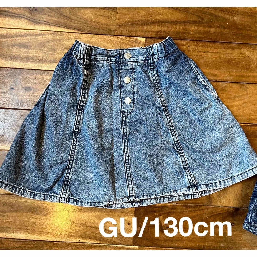 GU(ジーユー)の★美品★GUの定番デニムスカート　130cm キッズ/ベビー/マタニティのキッズ服女の子用(90cm~)(スカート)の商品写真