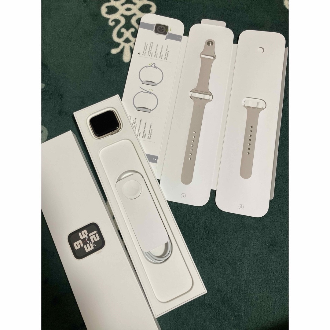 Apple Watch(アップルウォッチ)の♡ami♡様専用　美品⭐︎APPLE WATCH SE2 40㎜　スターライト スマホ/家電/カメラのスマートフォン/携帯電話(その他)の商品写真