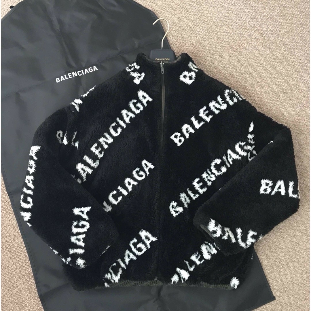 Balenciaga(バレンシアガ)の最終値値下げ。美品 バレンシアガ ファー ボア ロゴ リバーシブル ブルゾン レディースのジャケット/アウター(ブルゾン)の商品写真