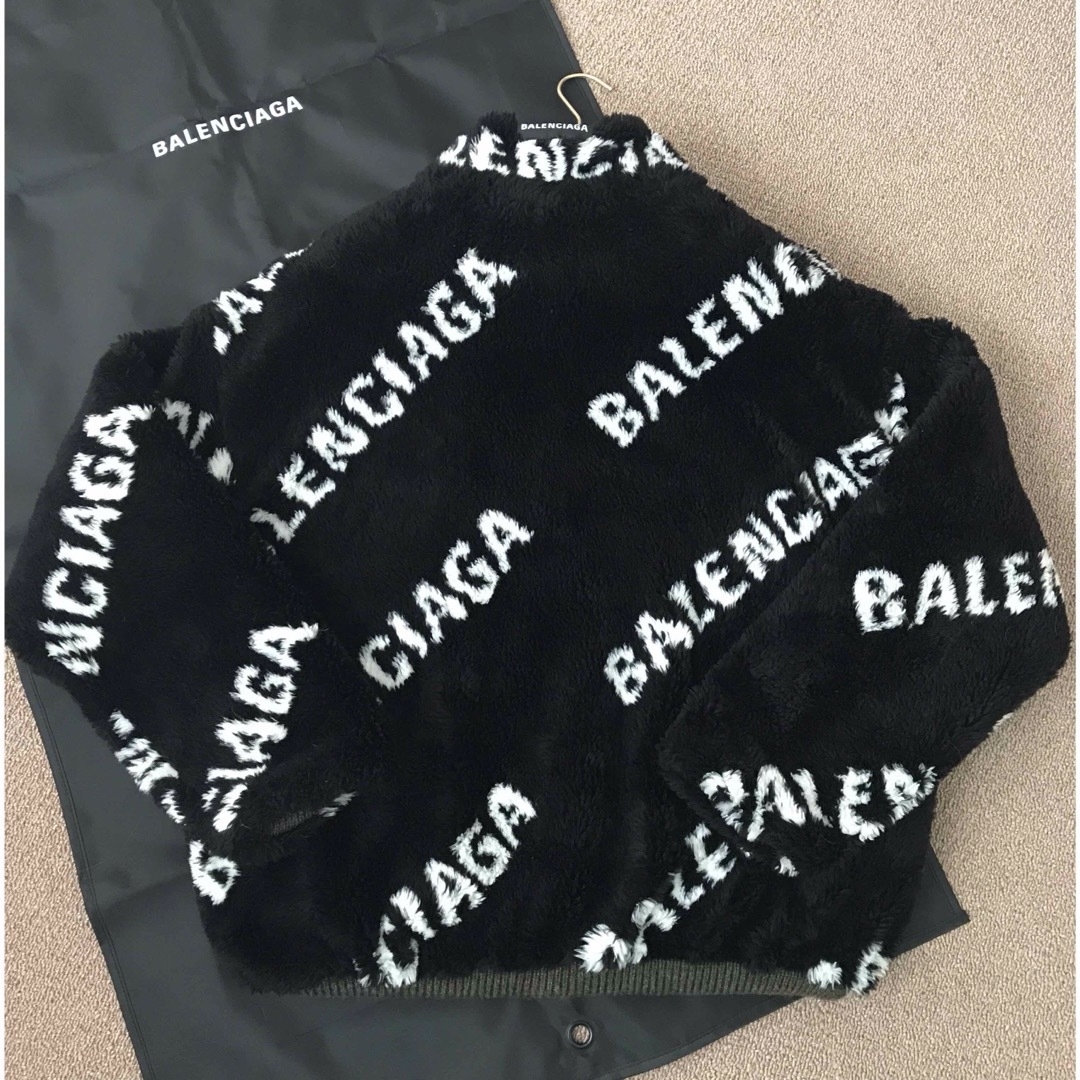 Balenciaga(バレンシアガ)の最終値値下げ。美品 バレンシアガ ファー ボア ロゴ リバーシブル ブルゾン レディースのジャケット/アウター(ブルゾン)の商品写真