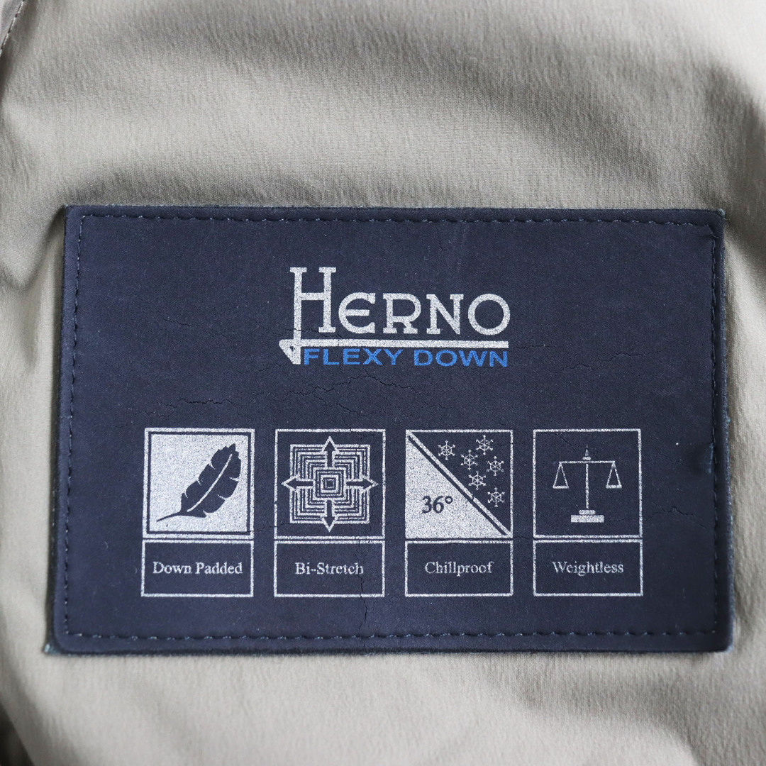 HERNO(ヘルノ)の美品 Herno ヘルノ chillproof/チルプルーフ フーデッド WZIP ショート丈 軽量 ダウンジップジャケット ベージュ 44 ハンガー付き 正規品 メンズ メンズのジャケット/アウター(ダウンジャケット)の商品写真