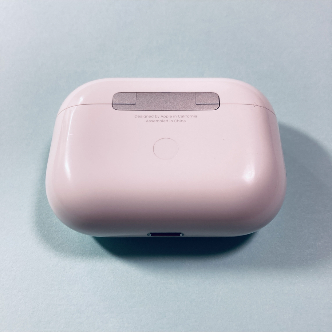 Apple(アップル)のAirPods Pro　本体　充電ケース　第一世代　エアーポッツプロ　A2190 スマホ/家電/カメラのオーディオ機器(ヘッドフォン/イヤフォン)の商品写真