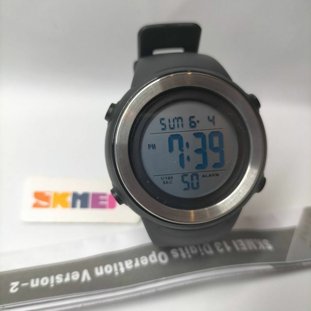 デカ文字 シンプル 50m防水スポーツウォッチ デジタル腕時計 ブラック黒I メンズの時計(腕時計(デジタル))の商品写真