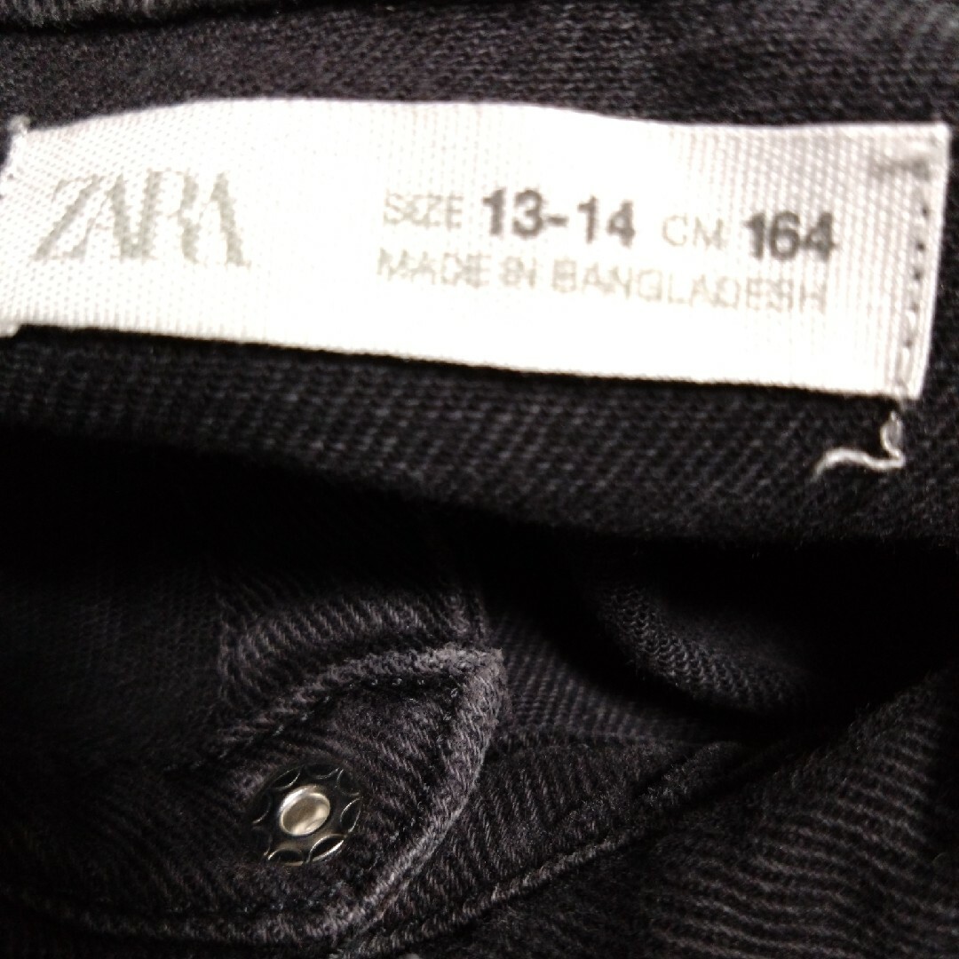 ZARA(ザラ)のザラ、デニムシャツ、スタッズ入りシャツ、羽織 レディースのトップス(シャツ/ブラウス(長袖/七分))の商品写真
