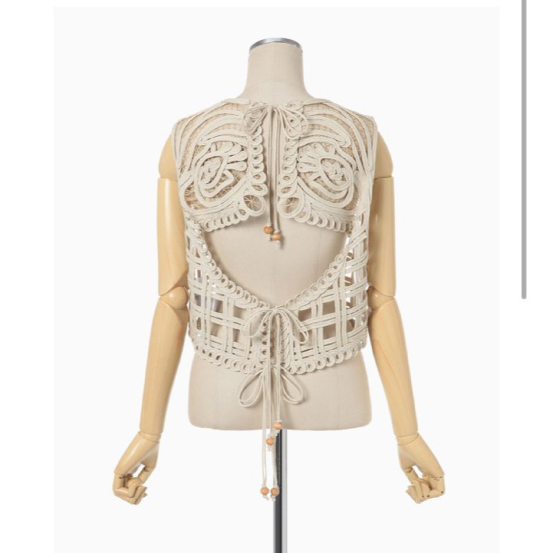 mame(マメ)のmame cording embroidery vest-beige レディースのトップス(ベスト/ジレ)の商品写真