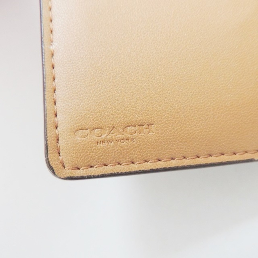 COACH(コーチ)のCOACH(コーチ) 2つ折り財布 シグネチャー柄 C0082 カーキ×白 PVC(塩化ビニール)×レザー レディースのファッション小物(財布)の商品写真