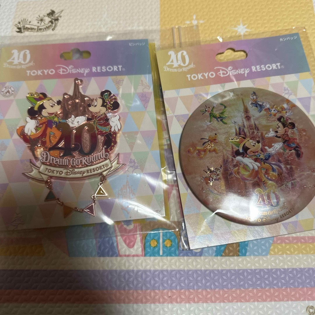 Disney(ディズニー)のディズニー40周年　ピンバッジ＆缶バッジセット エンタメ/ホビーのおもちゃ/ぬいぐるみ(キャラクターグッズ)の商品写真