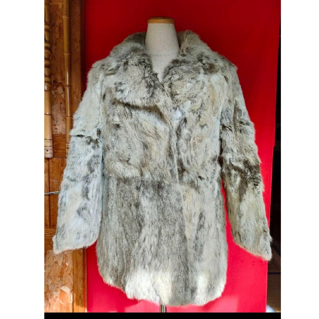 ラビットファー ジャケット 天然毛皮 グレー系 11号 暖か フォロー割 レディースのジャケット/アウター(毛皮/ファーコート)の商品写真