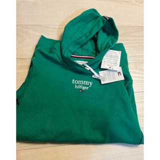 トミーヒルフィガー(TOMMY HILFIGER)のTOMMY HILFIGER ワンピース　裏起毛　ビックロゴ　110(ジャケット/上着)