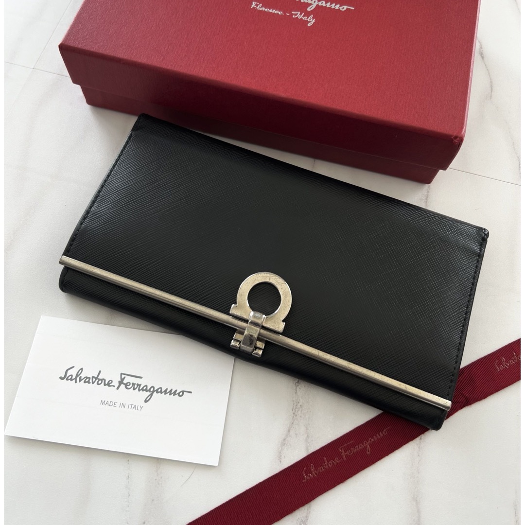 241 限定価格 Ferragamo サルヴァトーレフェラガモ 2つ折り 長財布