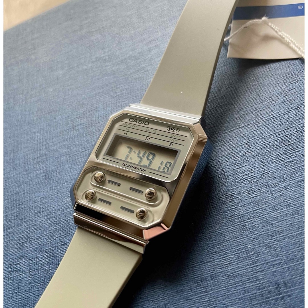 CASIO(カシオ)のカシオ デジタル腕時計　新品　レトロデザイン　国内未発売カラー（オリーブ）モデル メンズの時計(腕時計(デジタル))の商品写真