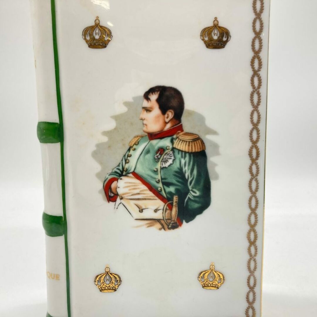 カミュ ナポレオン ブック 白 陶器ボトル 700ml 40％【AL】 食品/飲料/酒の酒(ブランデー)の商品写真