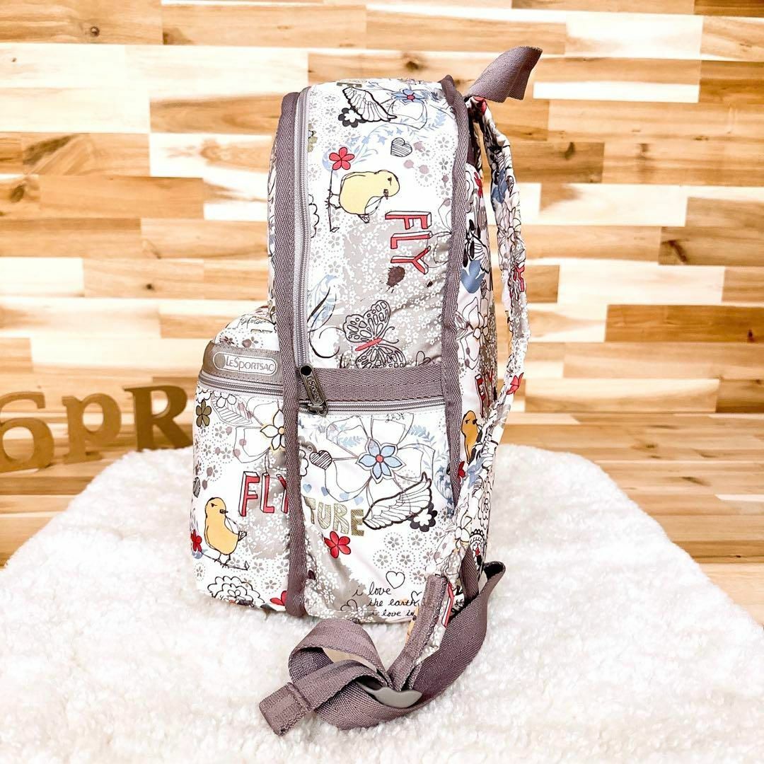 LeSportsac(レスポートサック)の【レスポートサック】鳥 花柄 ボタニカル×ペイズリー総柄 リュック 白×カラフル レディースのバッグ(リュック/バックパック)の商品写真