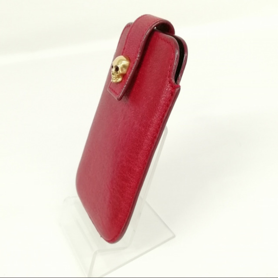 Alexander McQueen(アレキサンダーマックイーン)のレザー スマホ ケース ゴールド スカル ラインストーン レッド スマホ/家電/カメラのスマホアクセサリー(iPhoneケース)の商品写真