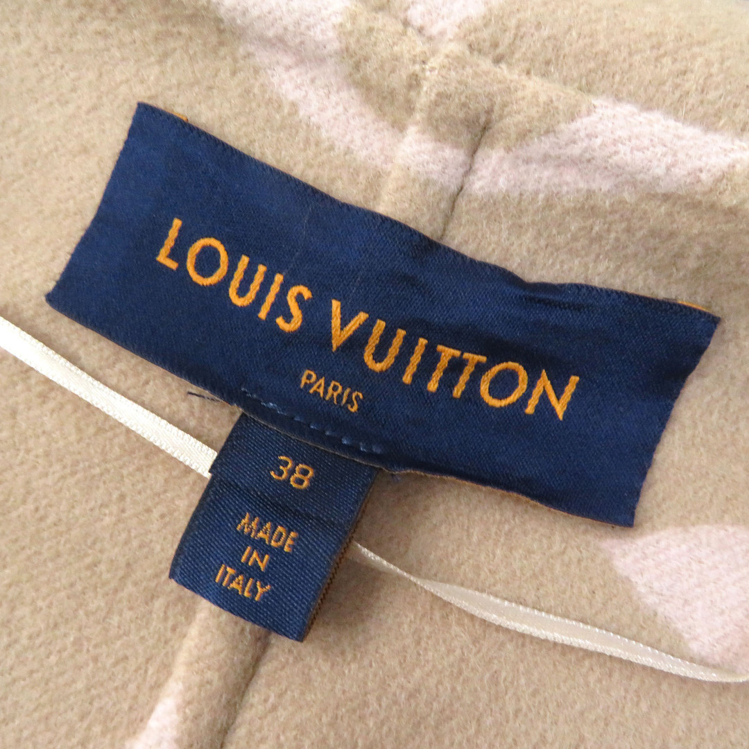 LOUIS VUITTON(ルイヴィトン)の美品 LOUIS VUITTON ルイヴィトン 2022年製 ジャイアントモノグラム シルク混 ウール フーデッド ラップコート ベージュ 38 ガーメント付き イタリア製 レディース レディースのジャケット/アウター(その他)の商品写真