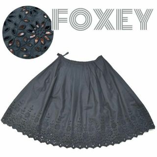 フォクシーブティック(FOXEY BOUTIQUE)のフォクシー■透かし柄入りフレアウールスカート 40L　膝丈　フォーマルママスーツ(ひざ丈スカート)