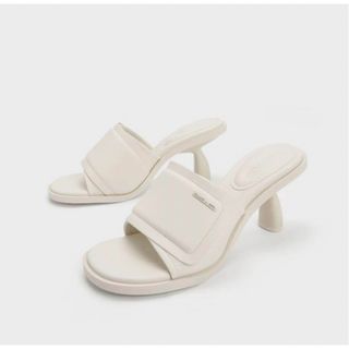 チャールズアンドキース(Charles and Keith)のCHARLES&KEITH サンダル　ホワイト(サンダル)