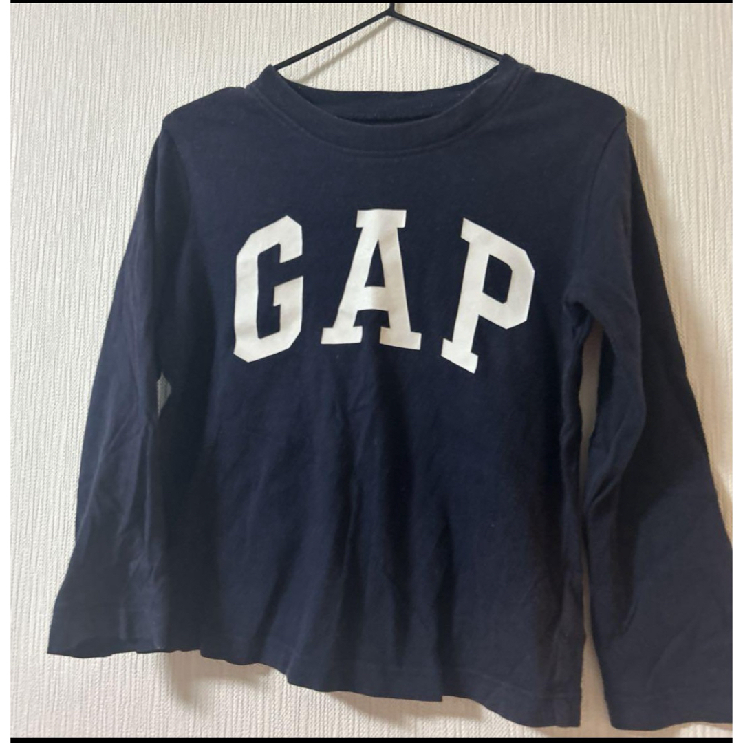 GAP Kids(ギャップキッズ)のGAP 100cm ロゴ入り長袖シャツ　ロンT  保育着　幼稚園着　子供　キッズ キッズ/ベビー/マタニティのキッズ服男の子用(90cm~)(Tシャツ/カットソー)の商品写真