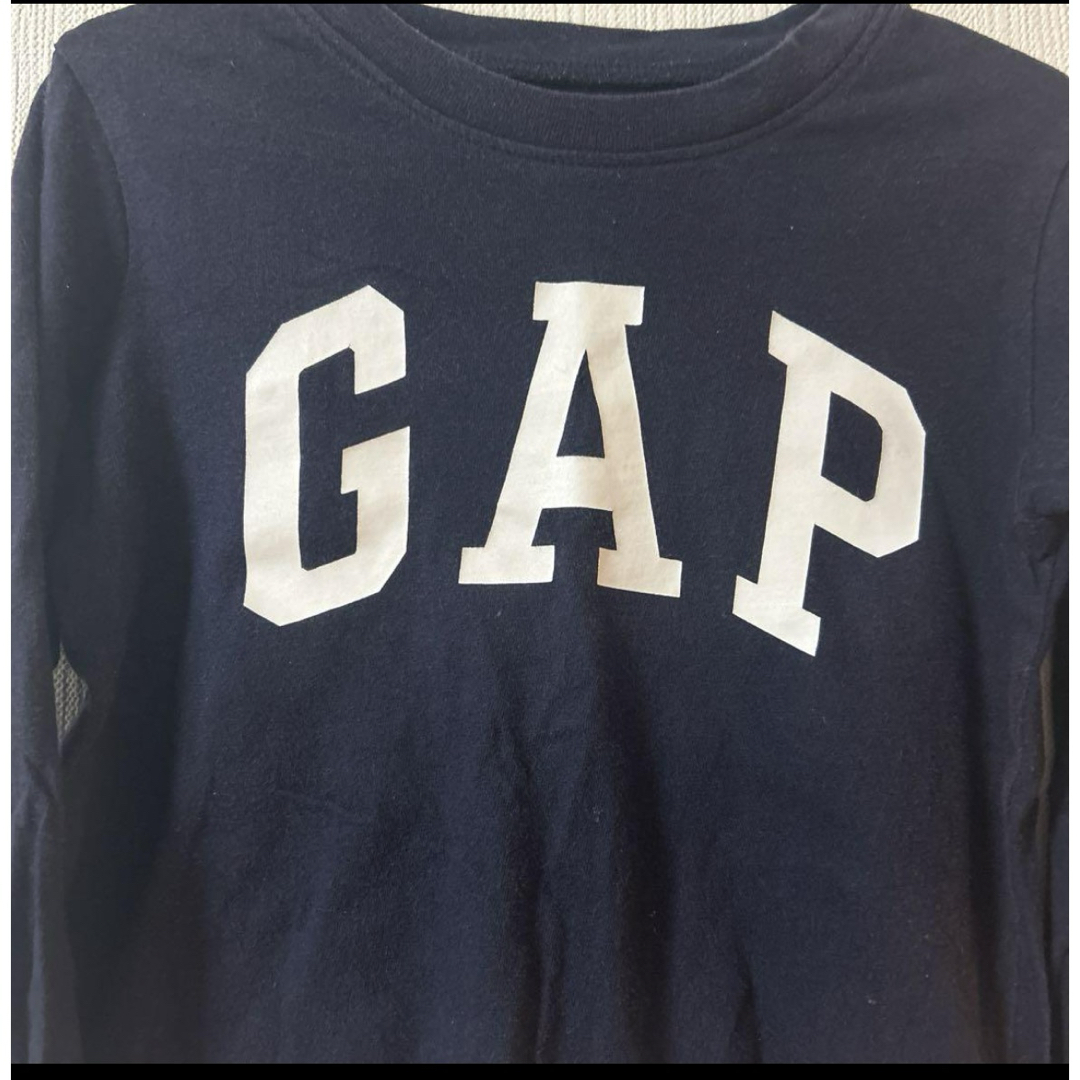 GAP Kids(ギャップキッズ)のGAP 100cm ロゴ入り長袖シャツ　ロンT  保育着　幼稚園着　子供　キッズ キッズ/ベビー/マタニティのキッズ服男の子用(90cm~)(Tシャツ/カットソー)の商品写真