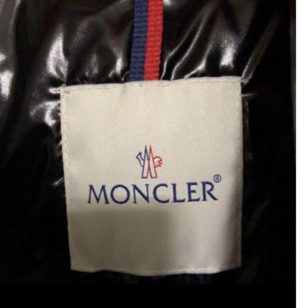 MONCLER(モンクレール)の新品！モンクレール ×ファレル・ウィリアムス MAYA ベスト迷彩 グリーン メンズのジャケット/アウター(ダウンベスト)の商品写真