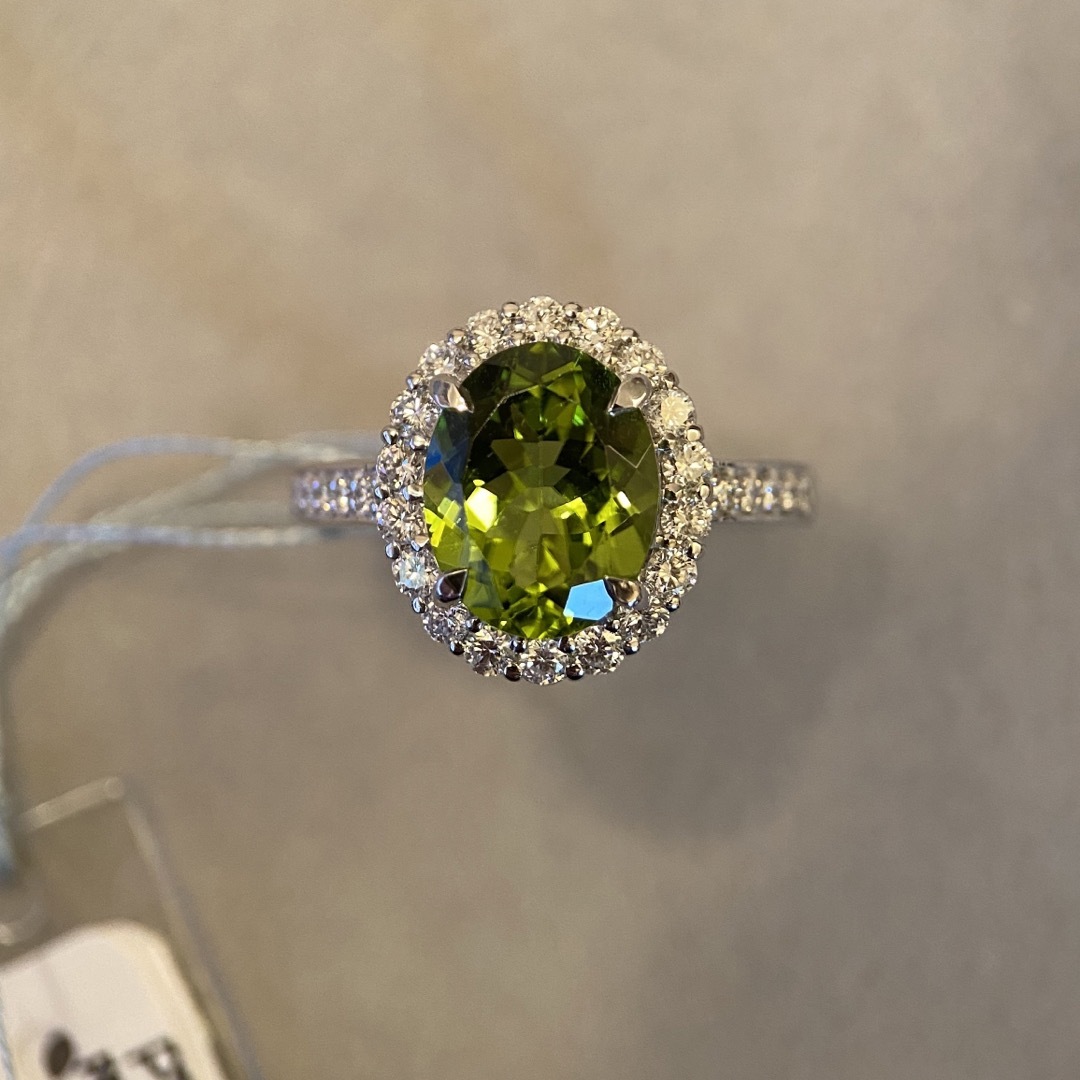 天然ペリドット2.66ct リング12号pt900 ダイヤ0.46ct 指輪 レディースのアクセサリー(リング(指輪))の商品写真