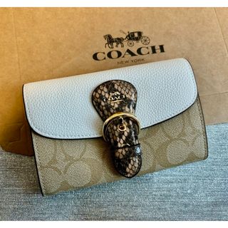 コーチ(COACH)の未使用　COACH  二つ折り　財布　ミディアム　レザー　シグネチャー　パイソン(財布)