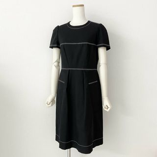 ポールカ(PAULE KA)の49c6 《美品》 PAULE KA ポールカ ステッチ ストレッチワンピース 38 ブラック ハンガリー製 バックジップ ドレス(ひざ丈ワンピース)