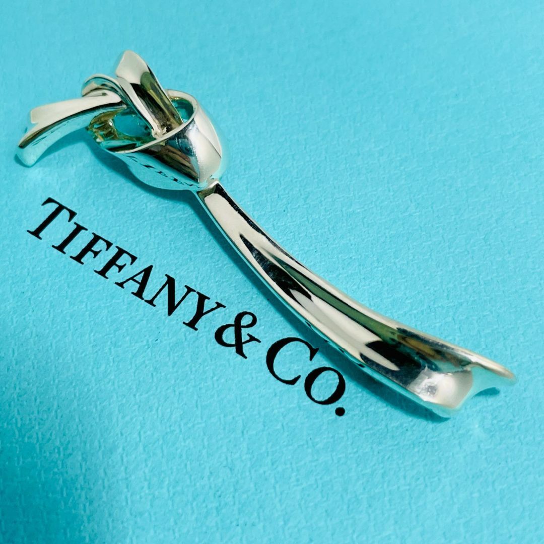 Tiffany & Co.(ティファニー)のヴィンテージ ティファニー リボン ブローチ シルバー 訳アリ★705 レディースのアクセサリー(ブローチ/コサージュ)の商品写真