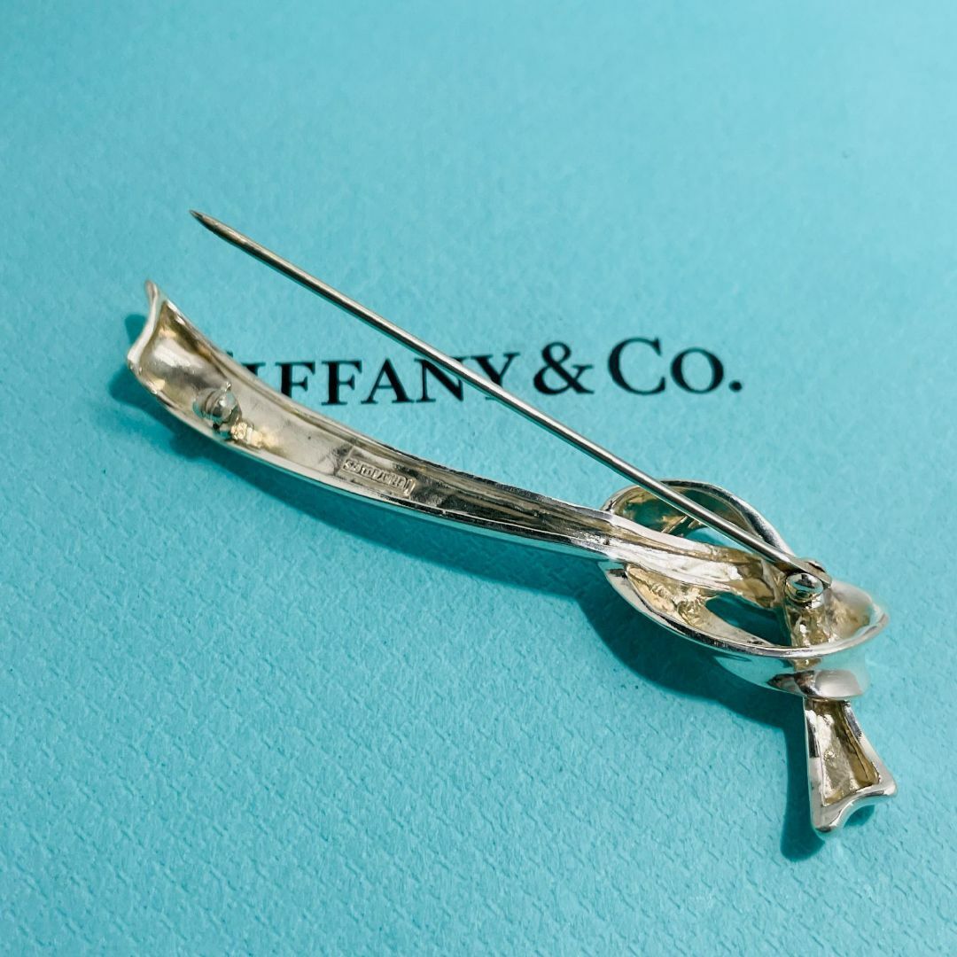 Tiffany & Co.(ティファニー)のヴィンテージ ティファニー リボン ブローチ シルバー 訳アリ★705 レディースのアクセサリー(ブローチ/コサージュ)の商品写真