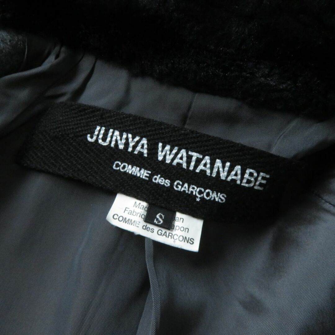 JUNYA WATANABE COMME des GARCONS(ジュンヤワタナベコムデギャルソン)の極美★正規品 ジュンヤワタナべ×コムデギャルソン 襟元フェイクファー付 ポンチョ／ケープ／アウター グレー×ブラック S 日本製 レディースのジャケット/アウター(ポンチョ)の商品写真