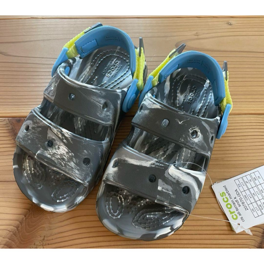 crocs(クロックス)の新品　crocs(クロックス)クラシック オールテレイン マーブル  19㎝ キッズ/ベビー/マタニティのキッズ靴/シューズ(15cm~)(サンダル)の商品写真