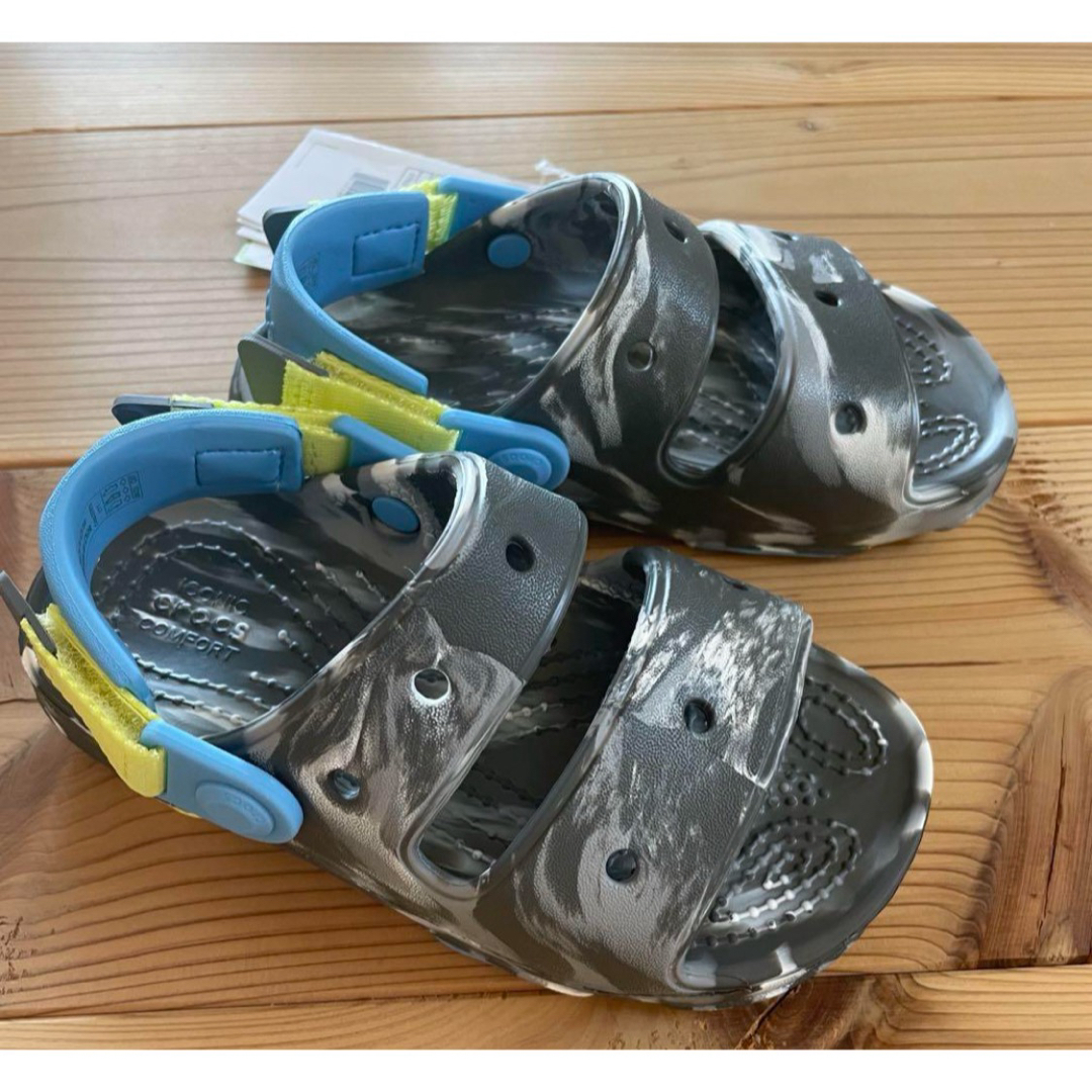 crocs(クロックス)の新品　crocs(クロックス)クラシック オールテレイン マーブル  19㎝ キッズ/ベビー/マタニティのキッズ靴/シューズ(15cm~)(サンダル)の商品写真