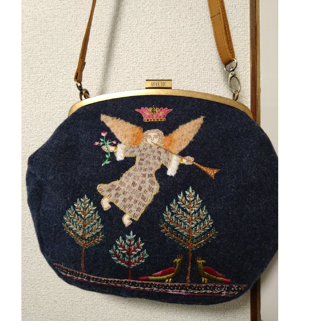 ANNA SUI(アナスイ)のANNA SUI、がま口ショルダーバッグ、刺繍入り、大きめ、斜めがけ レディースのバッグ(ショルダーバッグ)の商品写真