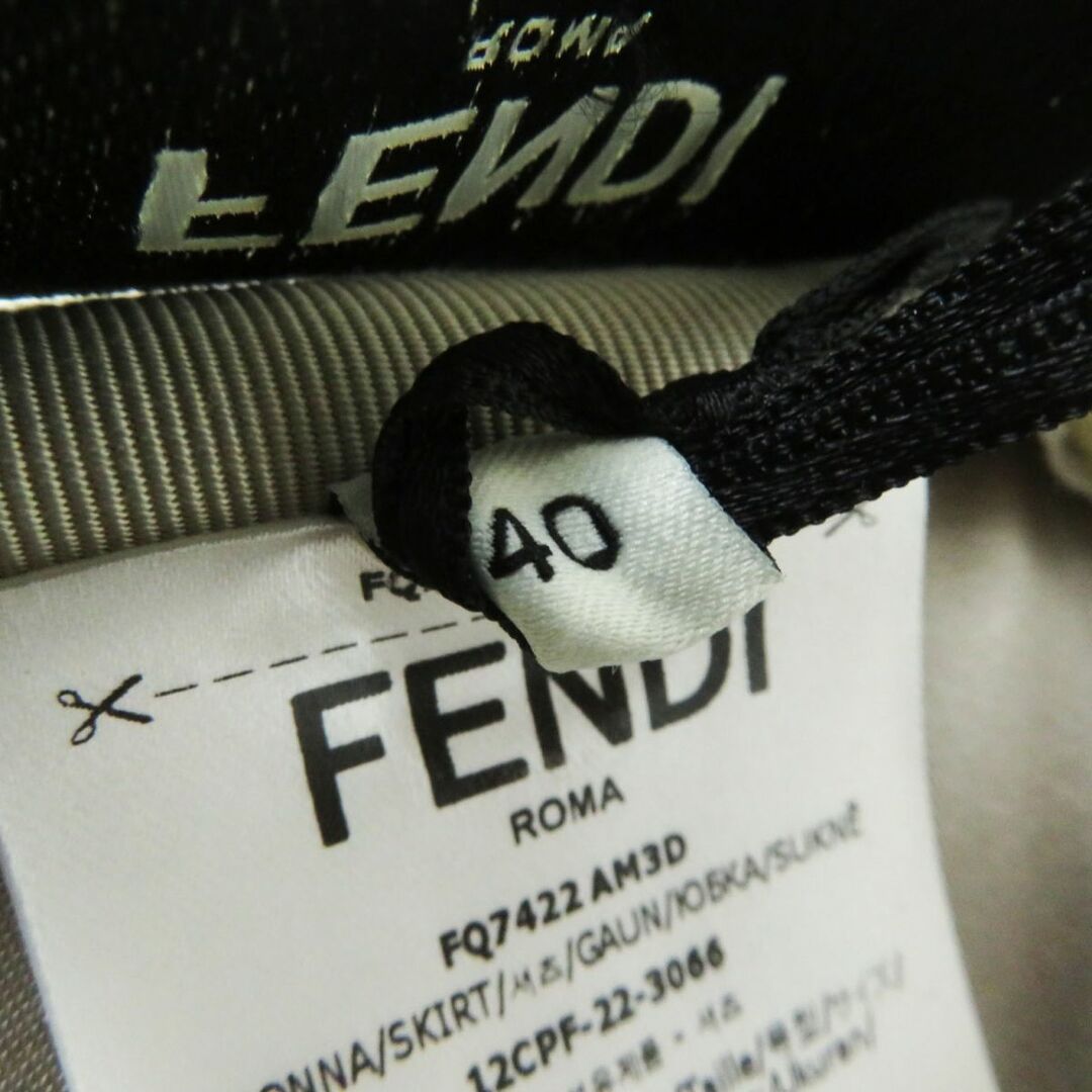 FENDI(フェンディ)の未使用品◎正規品 イタリア製 FENDI フェンディ 22年 FQ7422 レディース シルク100％ スカート グレージュ 40 タグ付き レディースのスカート(ロングスカート)の商品写真