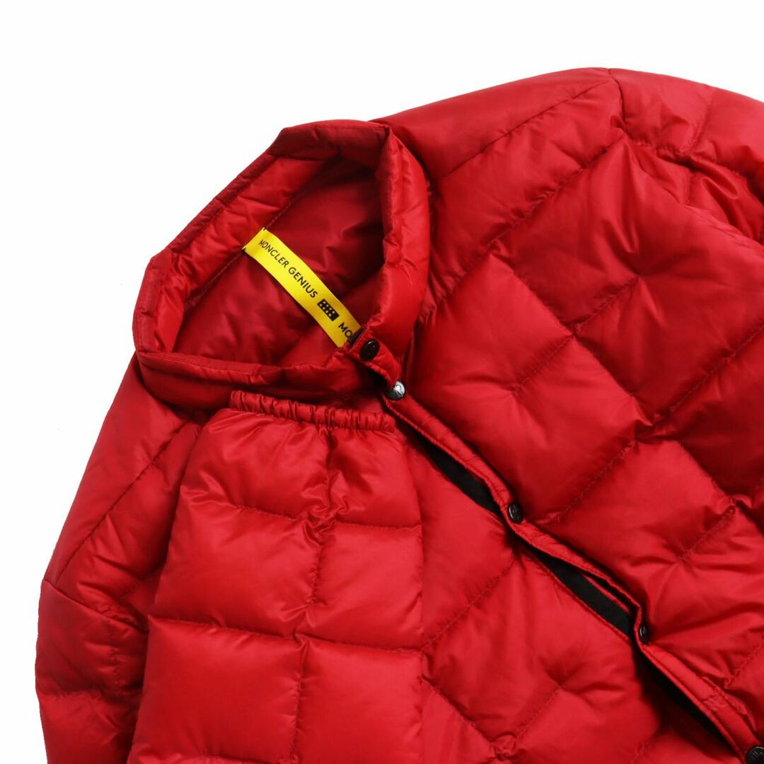 MONCLER(モンクレール)の極美品●モンクレールジーニアス 7 フラグメント ヒロシフジワラ HOTZ プリント入り ライトダウンジャケット レッド 1 イタリア製 正規品 メンズのジャケット/アウター(ダウンジャケット)の商品写真