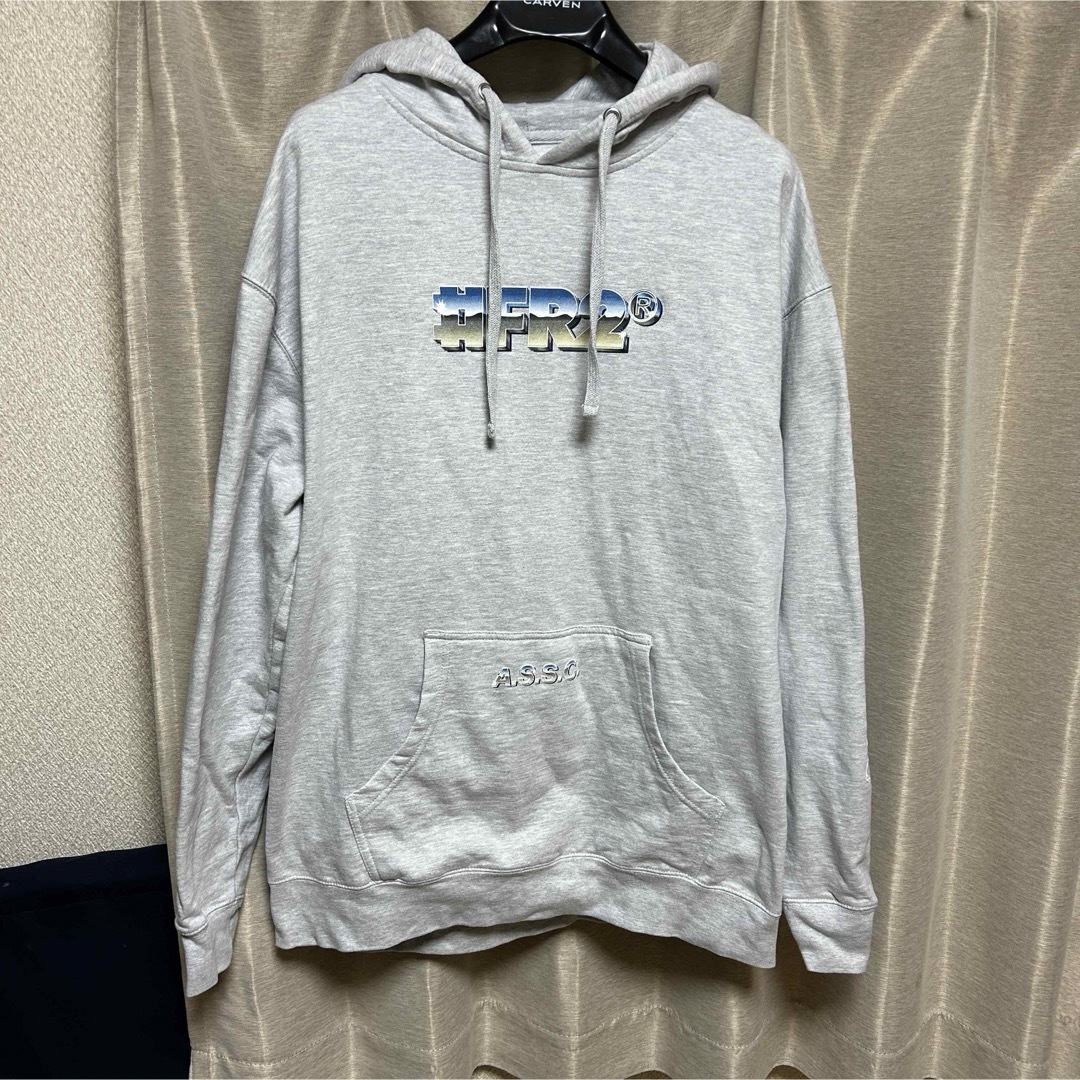 #FR2(エフアールツー)のFR2 × ASSC  コラボパーカー バッグプリント メンズのトップス(パーカー)の商品写真