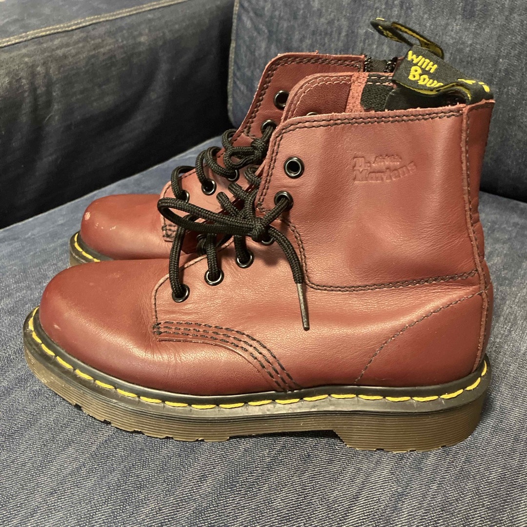 Dr.Martens(ドクターマーチン)のドクターマーチンキッズ6ホール キッズ/ベビー/マタニティのキッズ/ベビー/マタニティ その他(その他)の商品写真