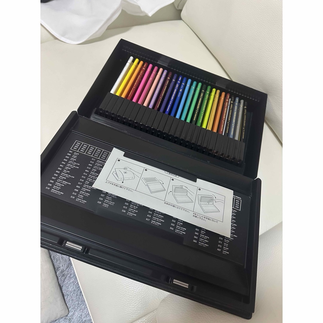 三菱(ミツビシ)の三菱鉛筆 色えんぴつ 100カラー エンタメ/ホビーのアート用品(色鉛筆)の商品写真