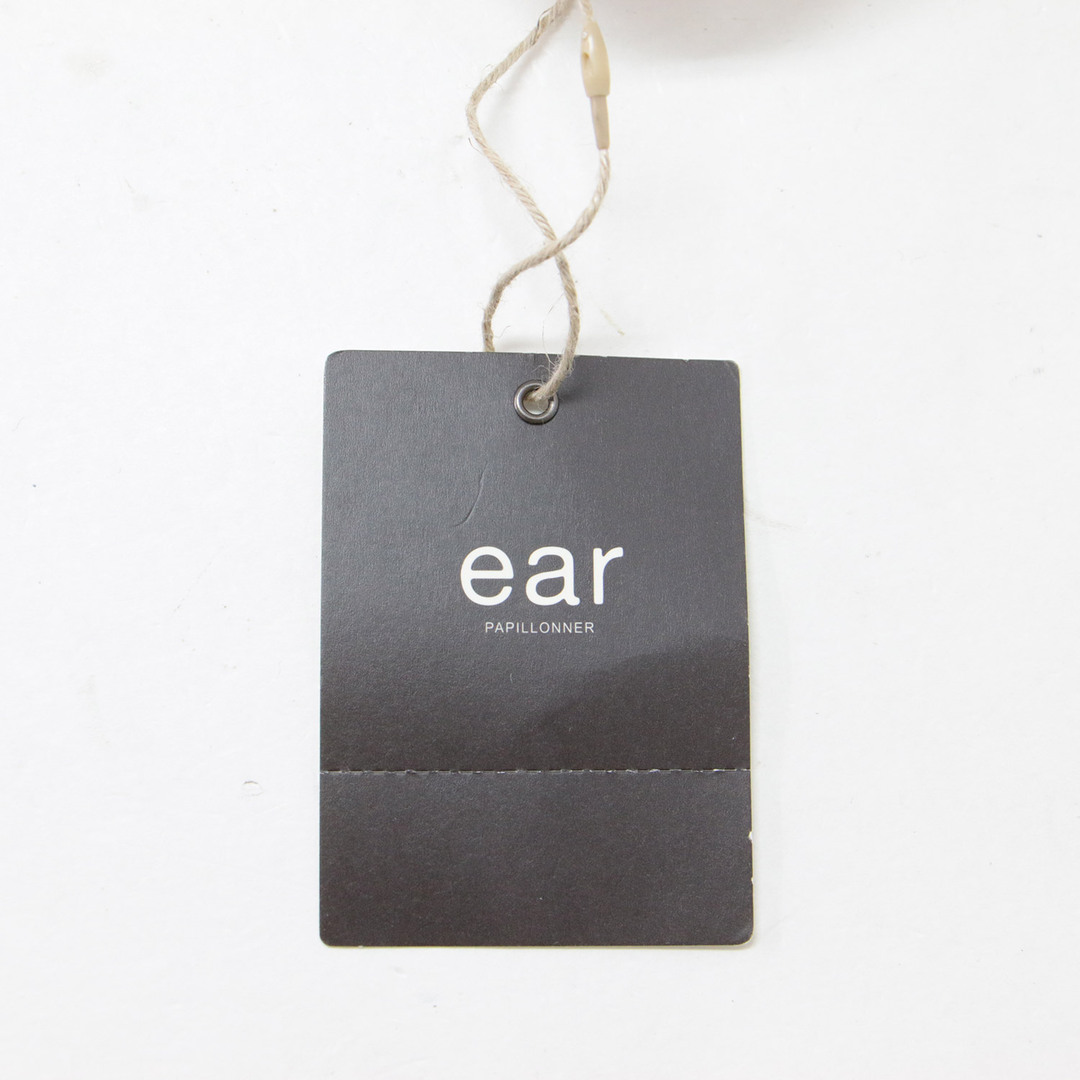 ear PAPILLONNER(イアパピヨネ)の美品 ear PAPILLONNER イア パピヨネ バッグ ショルダーバッグ 23春夏 ホワイト 白 コンチョ バックル レザー 牛革 本革 カバン 肩掛け シンプル カジュアル 通勤 普段使い 大人 きれいめ 【レディース】【中古】 レディースのバッグ(ショルダーバッグ)の商品写真